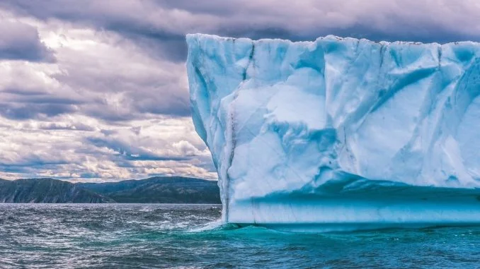 Worlds largest iceberg breaks off Antarctica (1)